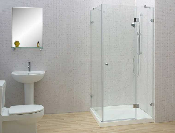 Phòng tắm được tạo thành từ kính có khả năng chịu lực, nhiệt tốt